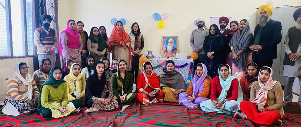 Sukhmani Sahib lessons dedicated to Prakash Purab were conducted at Bela College